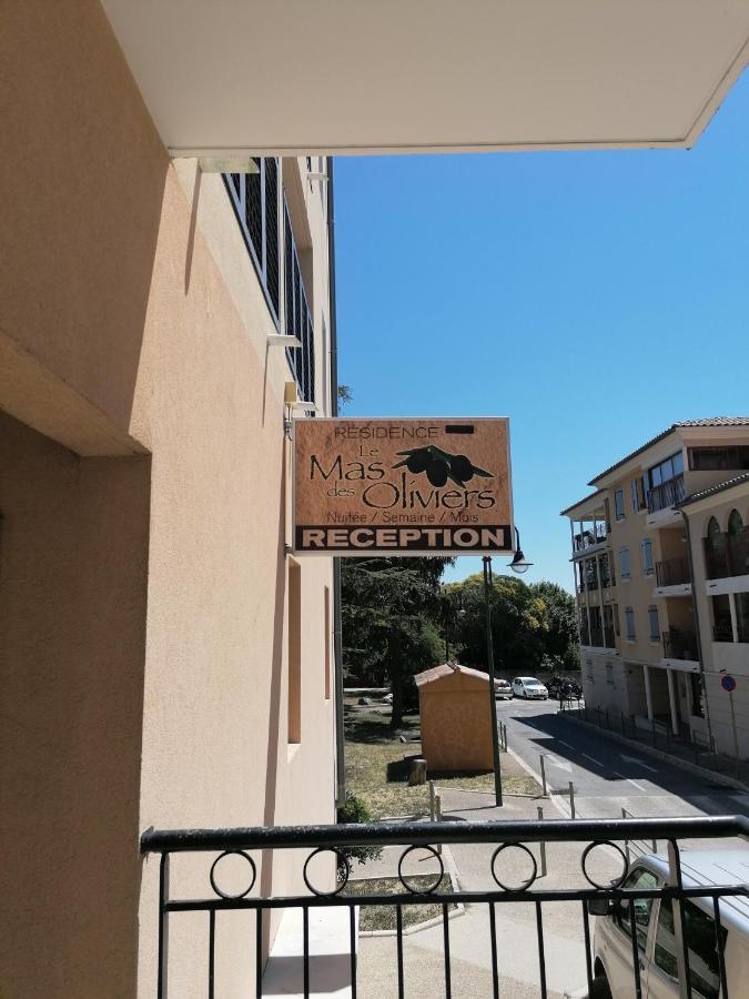 Appartement Moderne Central Avec Piscine, Garage Prive Et Terrasse Sud Uzes Bagian luar foto