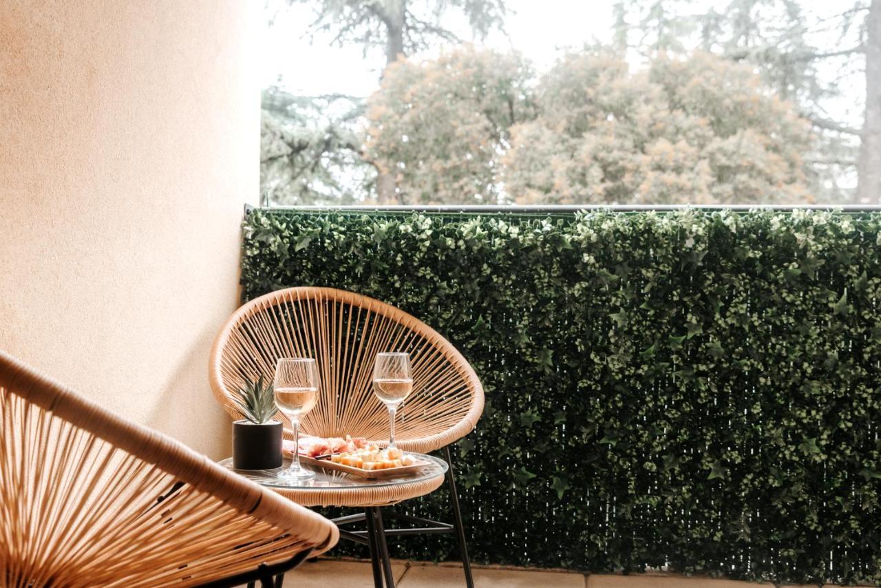Appartement Moderne Central Avec Piscine, Garage Prive Et Terrasse Sud Uzes Bagian luar foto
