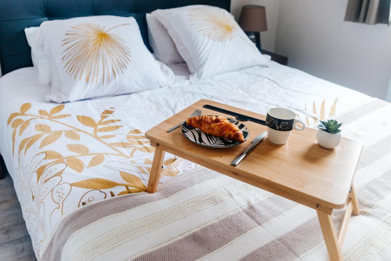 Appartement Moderne Central Avec Piscine, Garage Prive Et Terrasse Sud Uzes Bagian luar foto