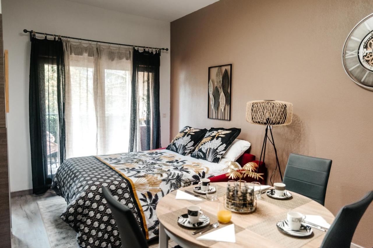 Appartement Moderne Central Avec Piscine, Garage Prive Et Terrasse Sud Uzes Bagian luar foto
