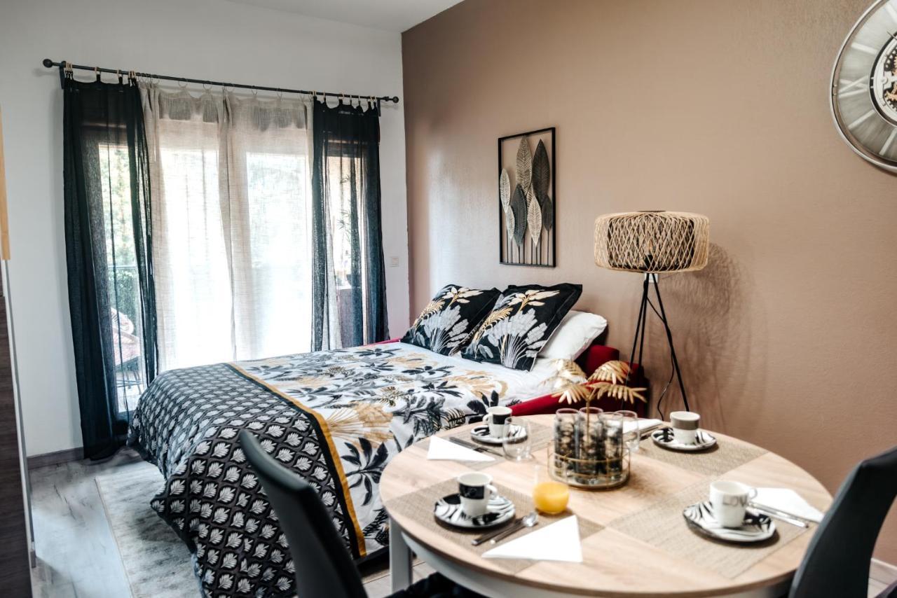 Appartement Moderne Central Avec Piscine, Garage Prive Et Terrasse Sud Uzes Bagian luar foto