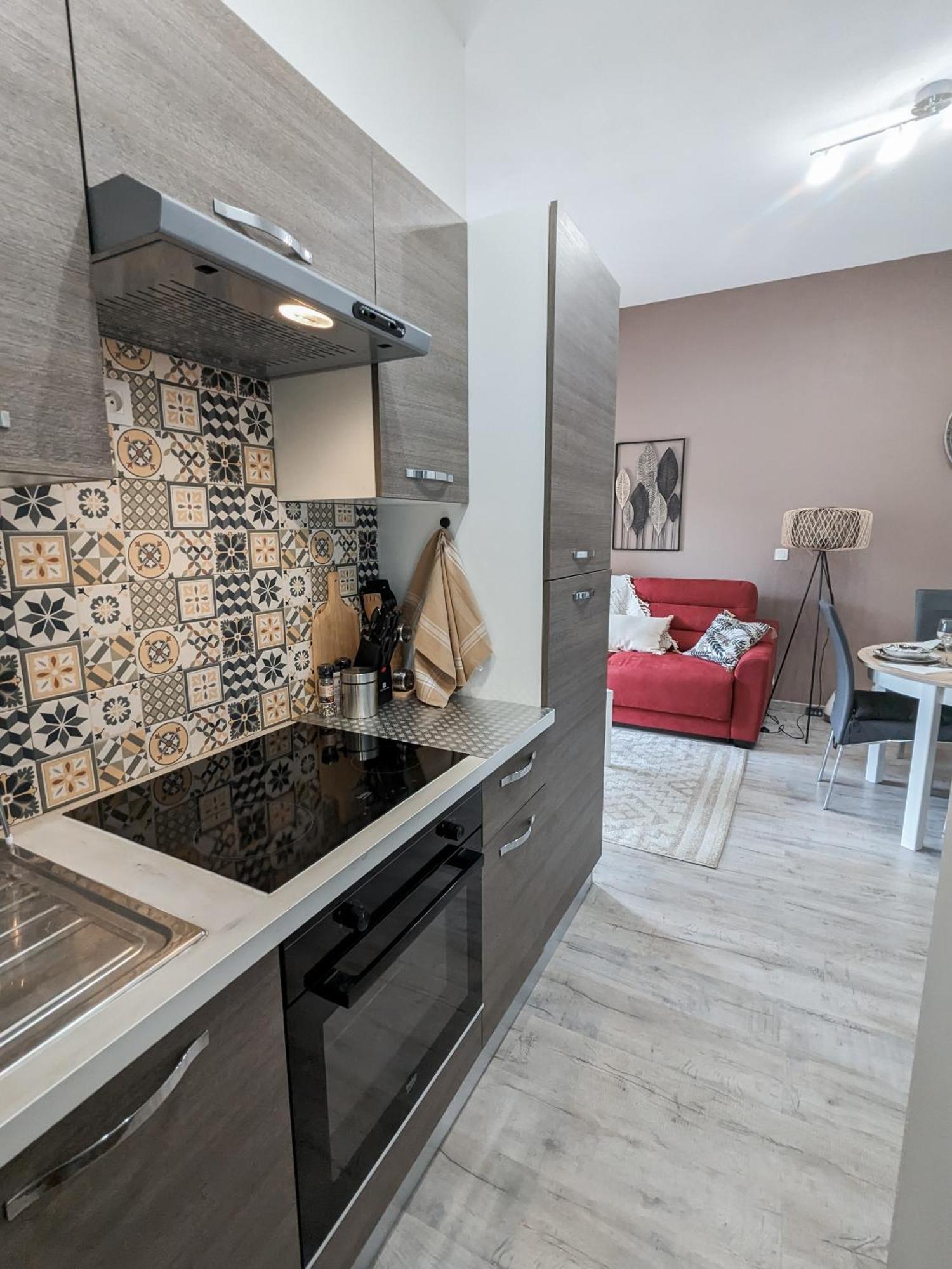 Appartement Moderne Central Avec Piscine, Garage Prive Et Terrasse Sud Uzes Bagian luar foto
