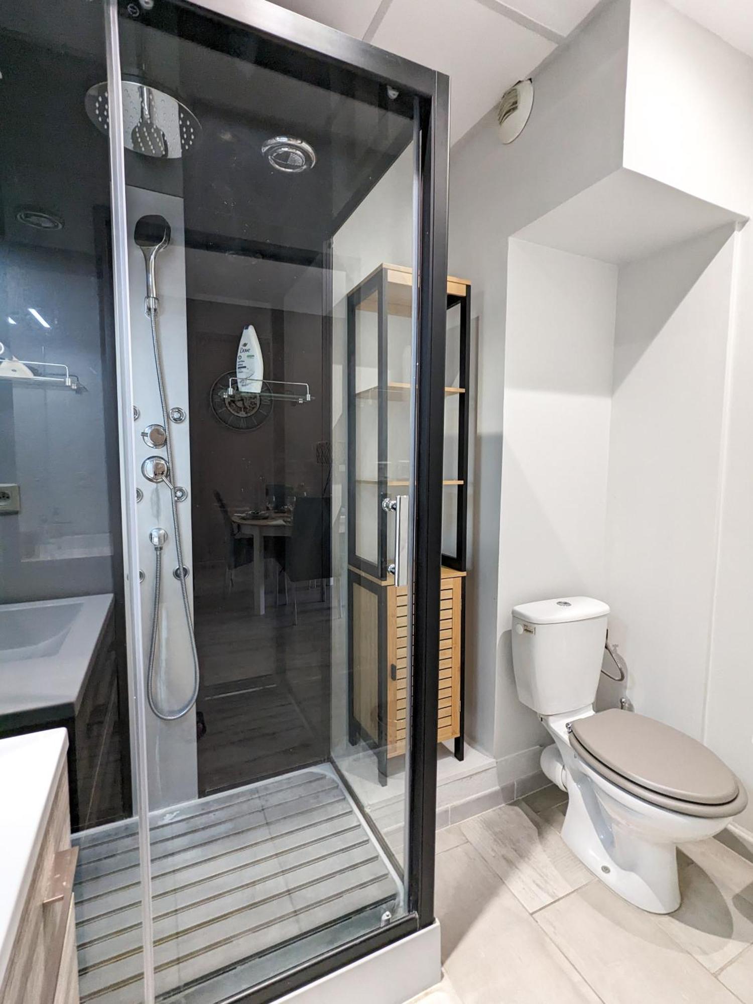 Appartement Moderne Central Avec Piscine, Garage Prive Et Terrasse Sud Uzes Bagian luar foto